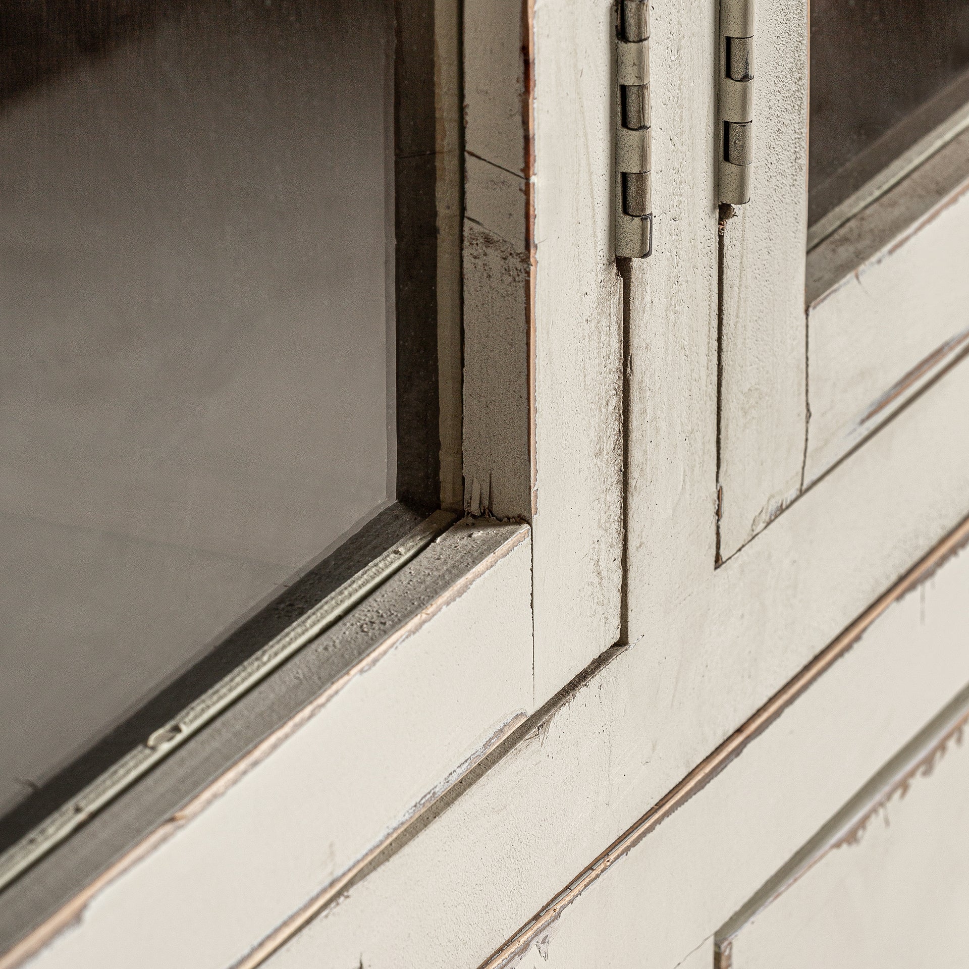 PIVKA GLASS CABINET